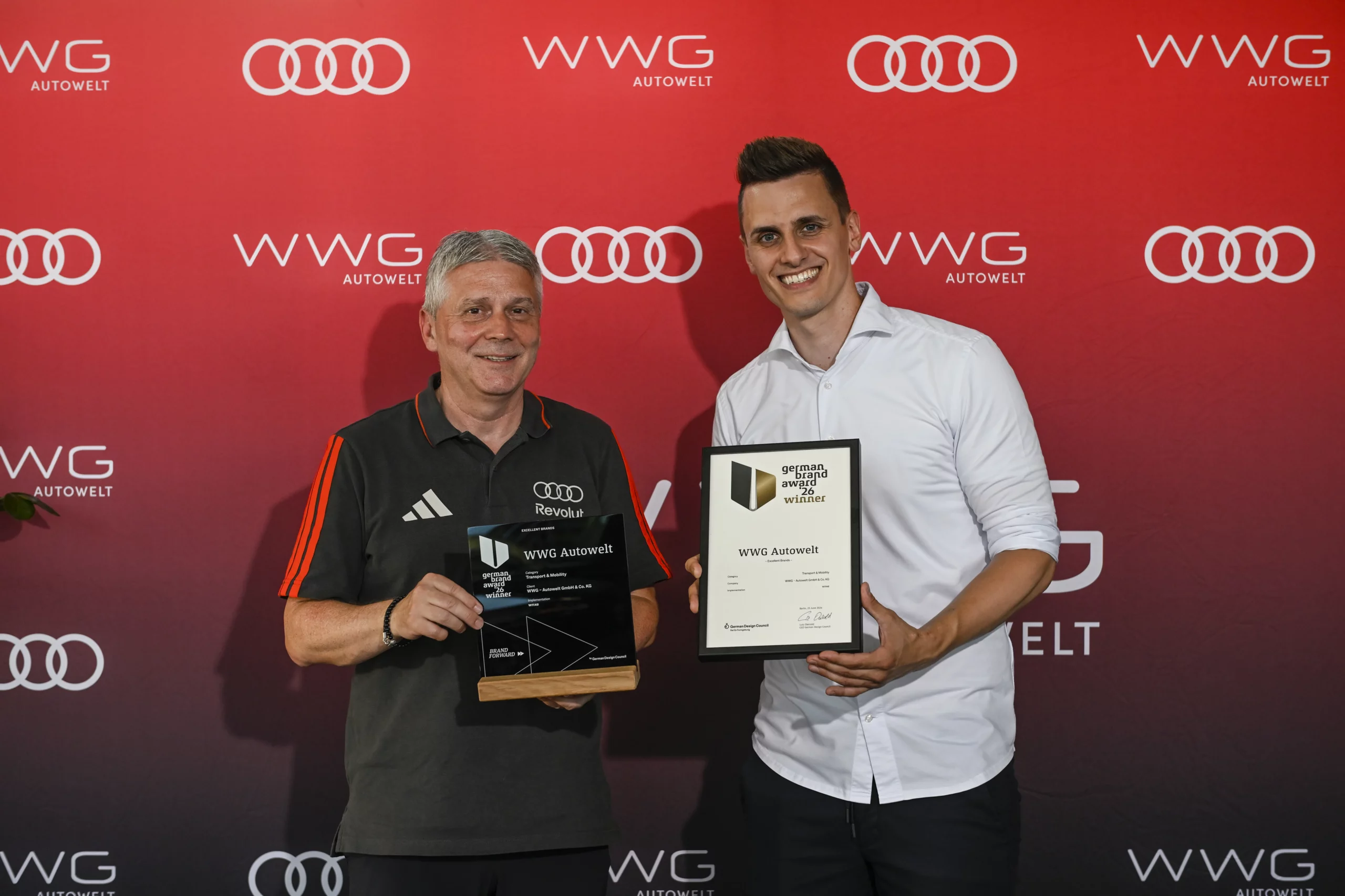 Porträt nach der Übergabe des German Brand Award an die WWG Autowelt